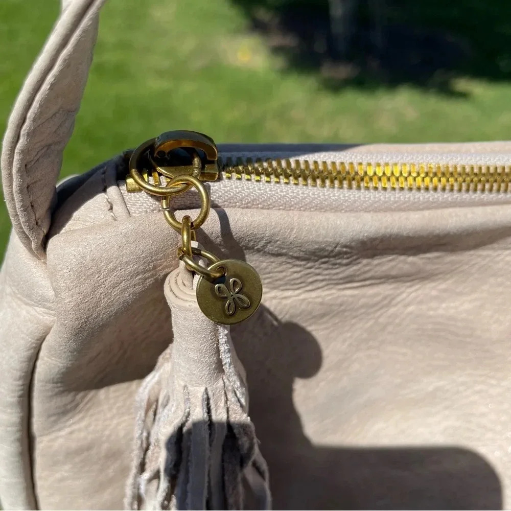 HOBO Hark Convertible Shoulder Bag inPebble - Picture 6 of 16